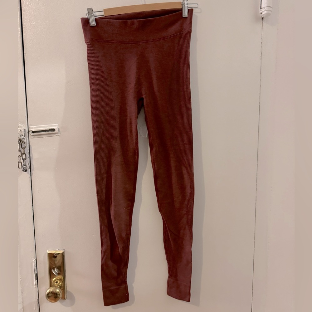 Lululemon winter running leggings with ribbed detail sz 4